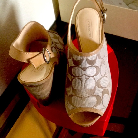 Coach Wedge Style Heel. - Picture 4 of 5